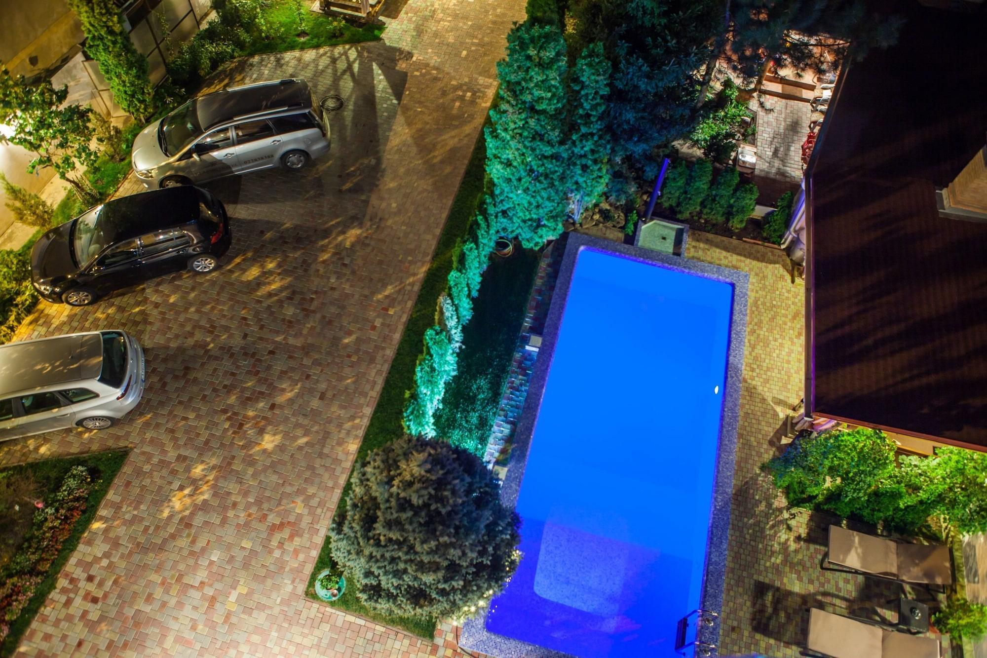 Klassik Hotel Chisinau Ngoại thất bức ảnh