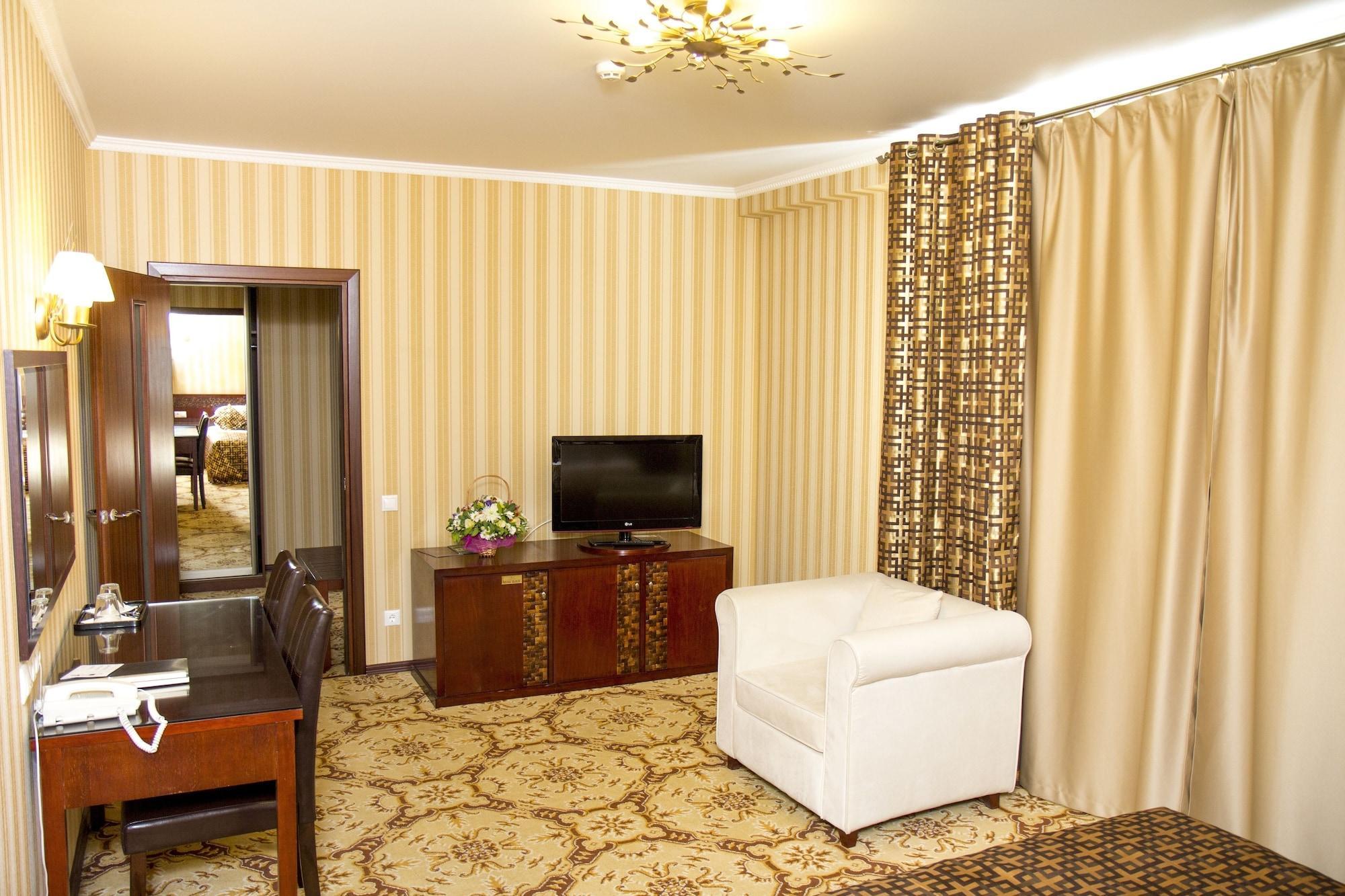 Klassik Hotel Chisinau Ngoại thất bức ảnh