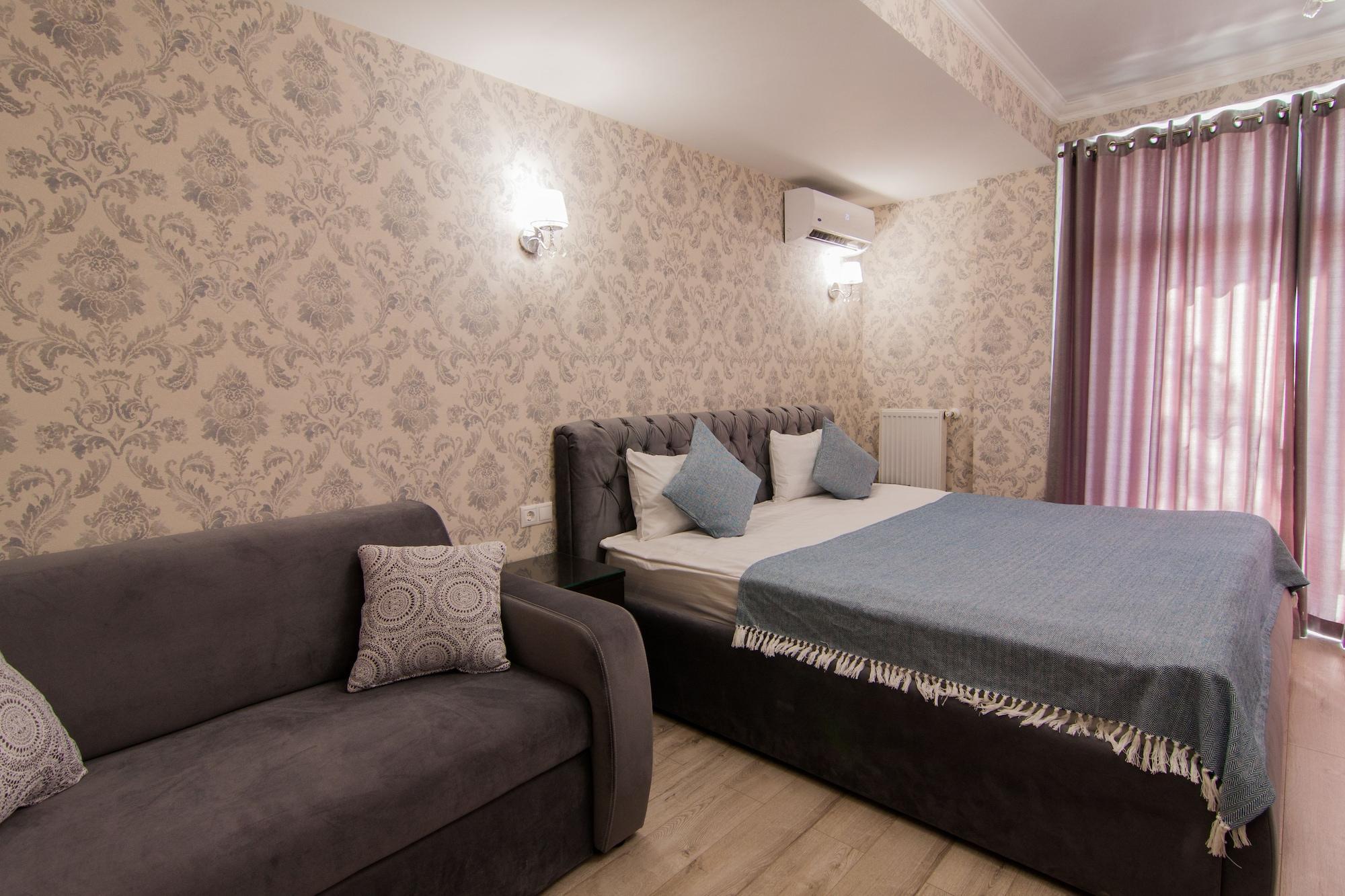 Klassik Hotel Chisinau Ngoại thất bức ảnh