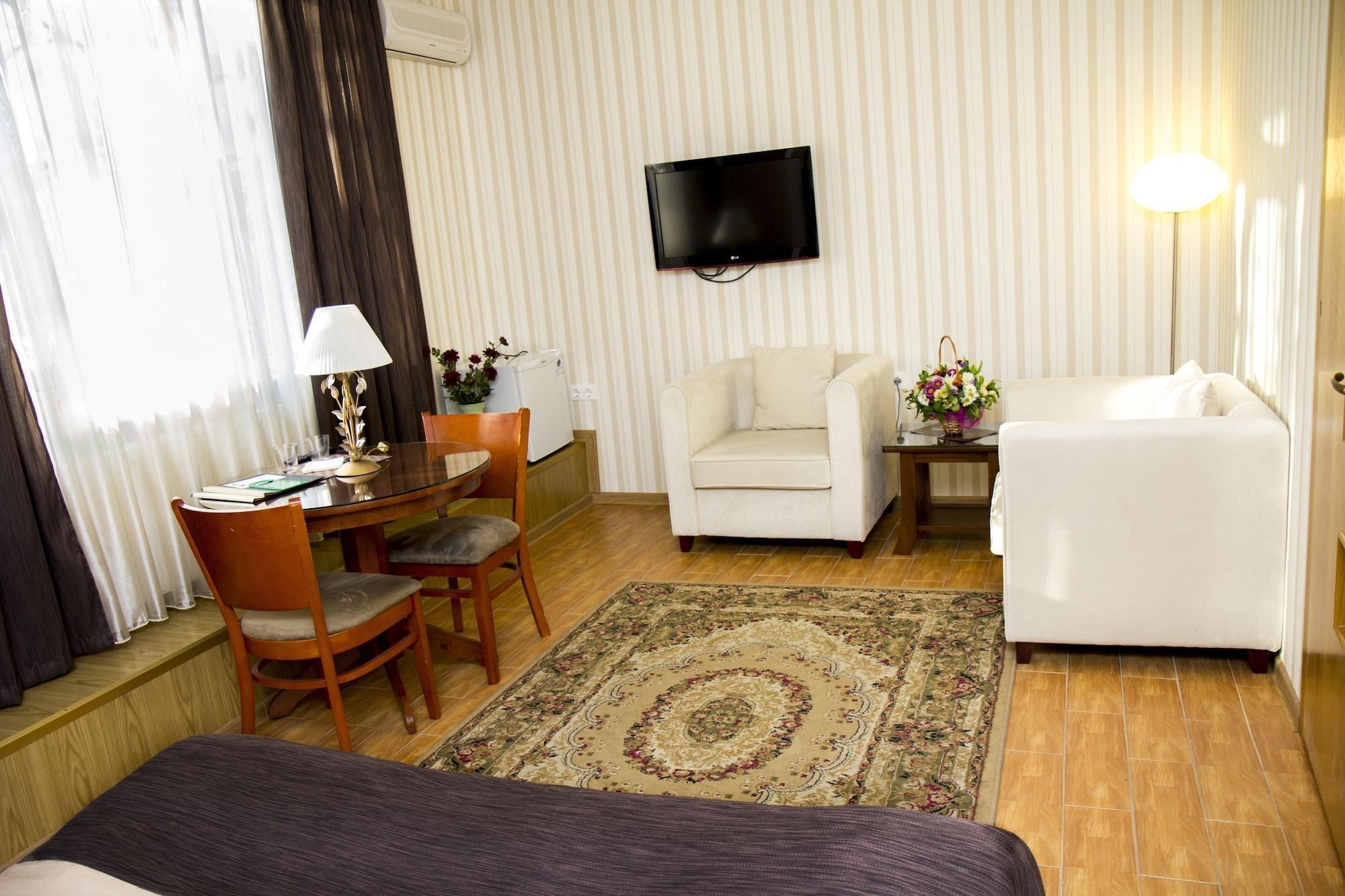Klassik Hotel Chisinau Ngoại thất bức ảnh