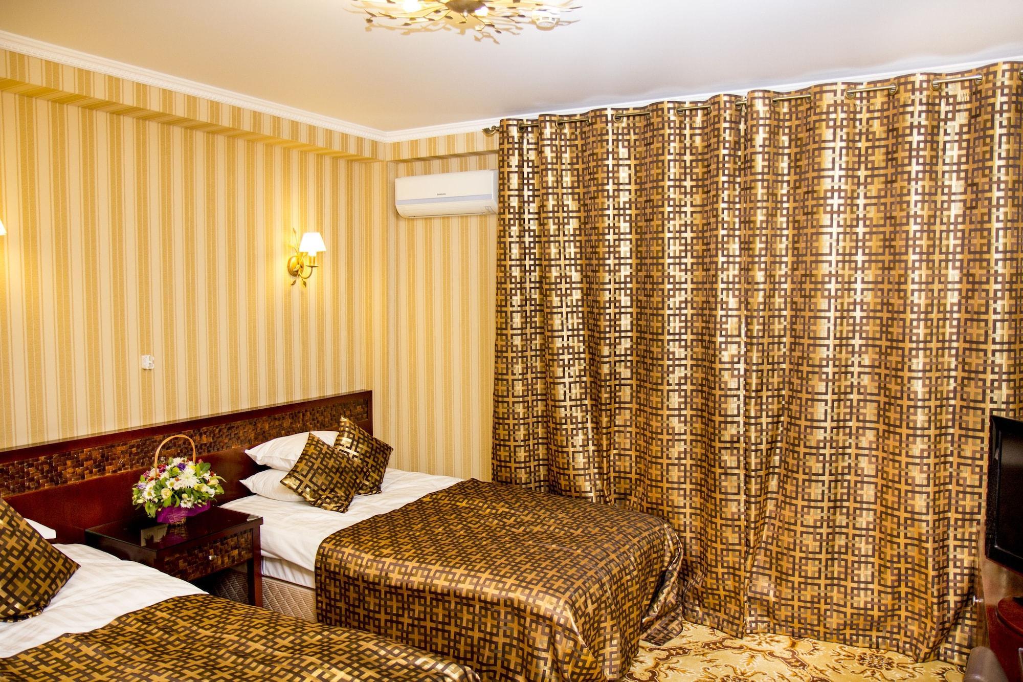 Klassik Hotel Chisinau Ngoại thất bức ảnh