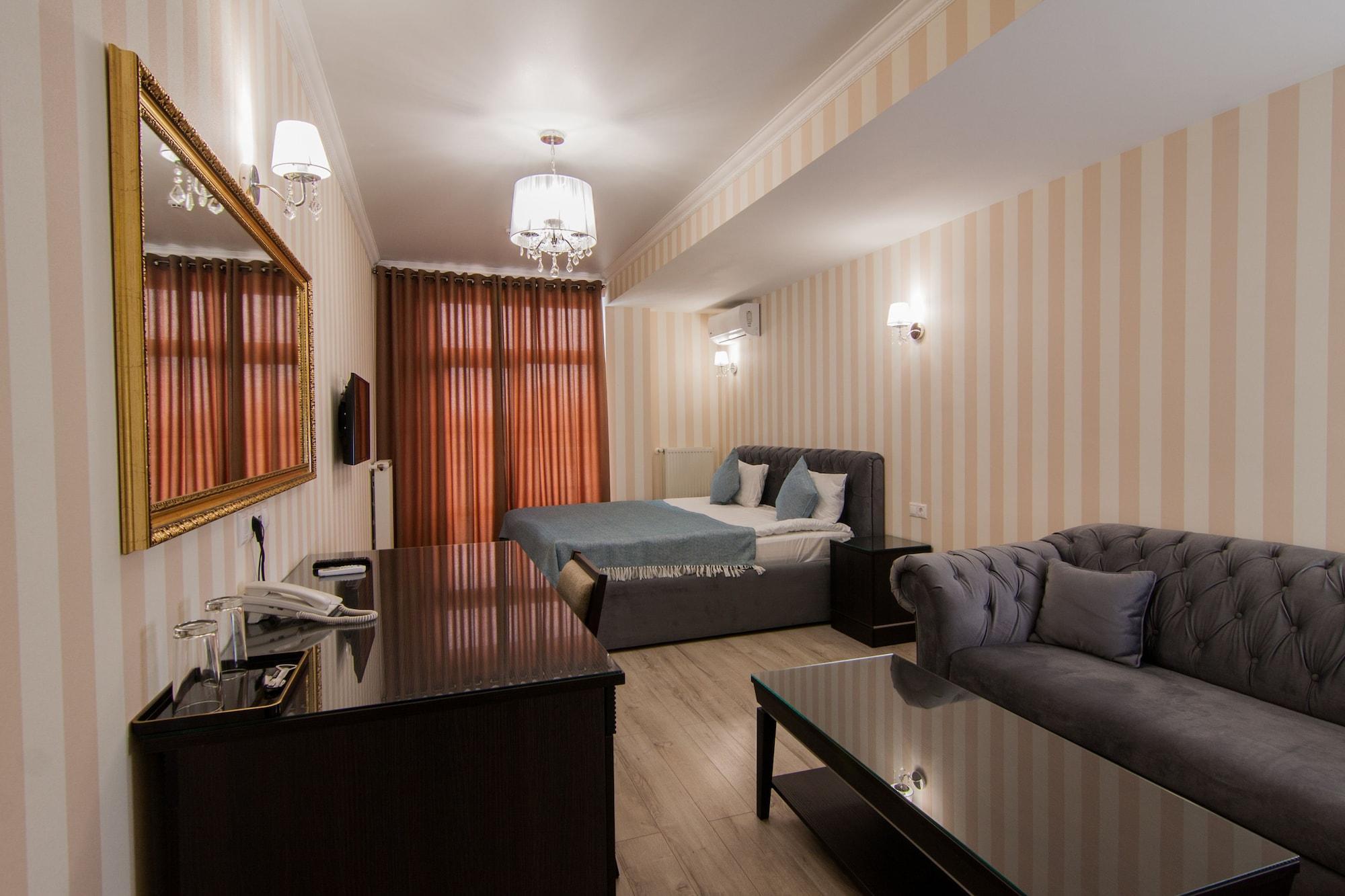 Klassik Hotel Chisinau Ngoại thất bức ảnh
