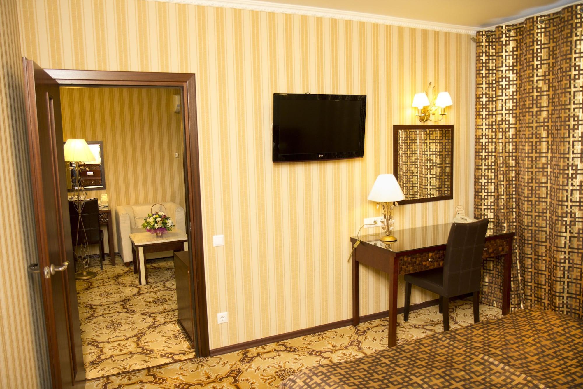 Klassik Hotel Chisinau Ngoại thất bức ảnh