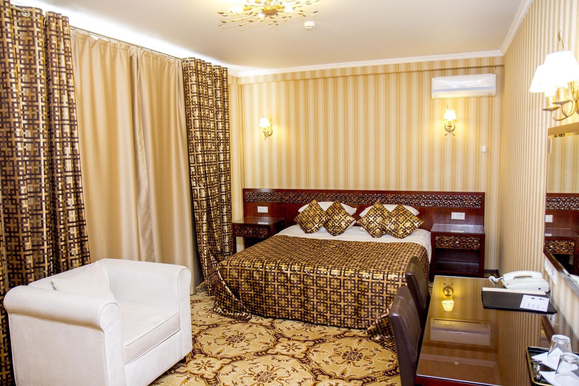 Klassik Hotel Chisinau Ngoại thất bức ảnh