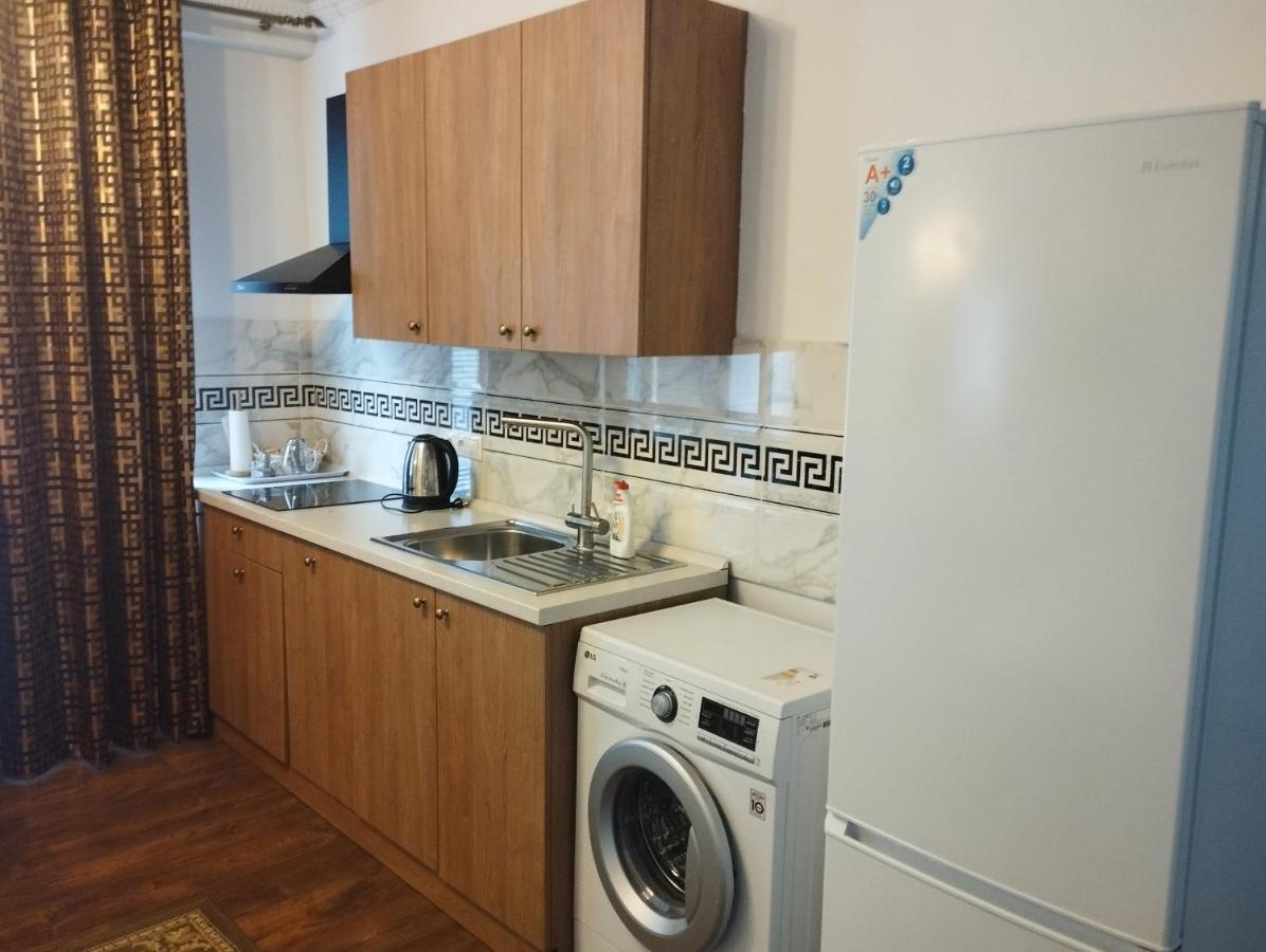 Klassik Hotel Chisinau Ngoại thất bức ảnh
