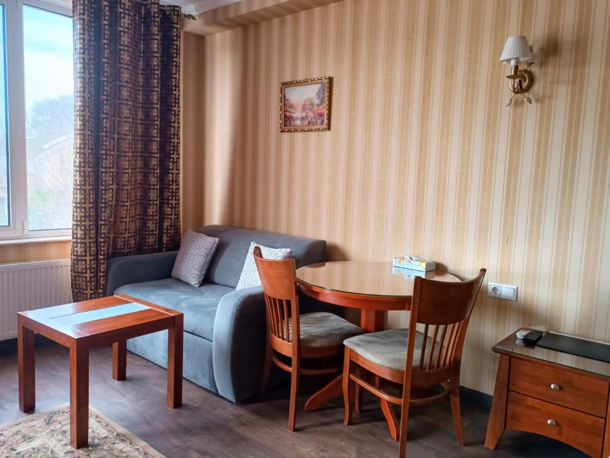 Klassik Hotel Chisinau Ngoại thất bức ảnh