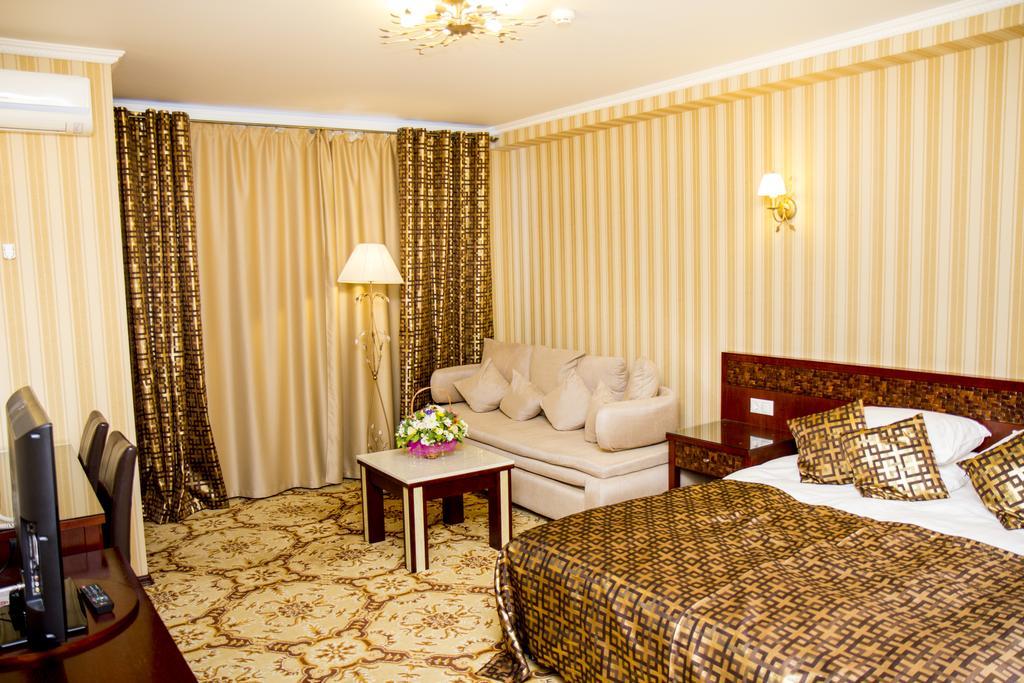 Klassik Hotel Chisinau Ngoại thất bức ảnh